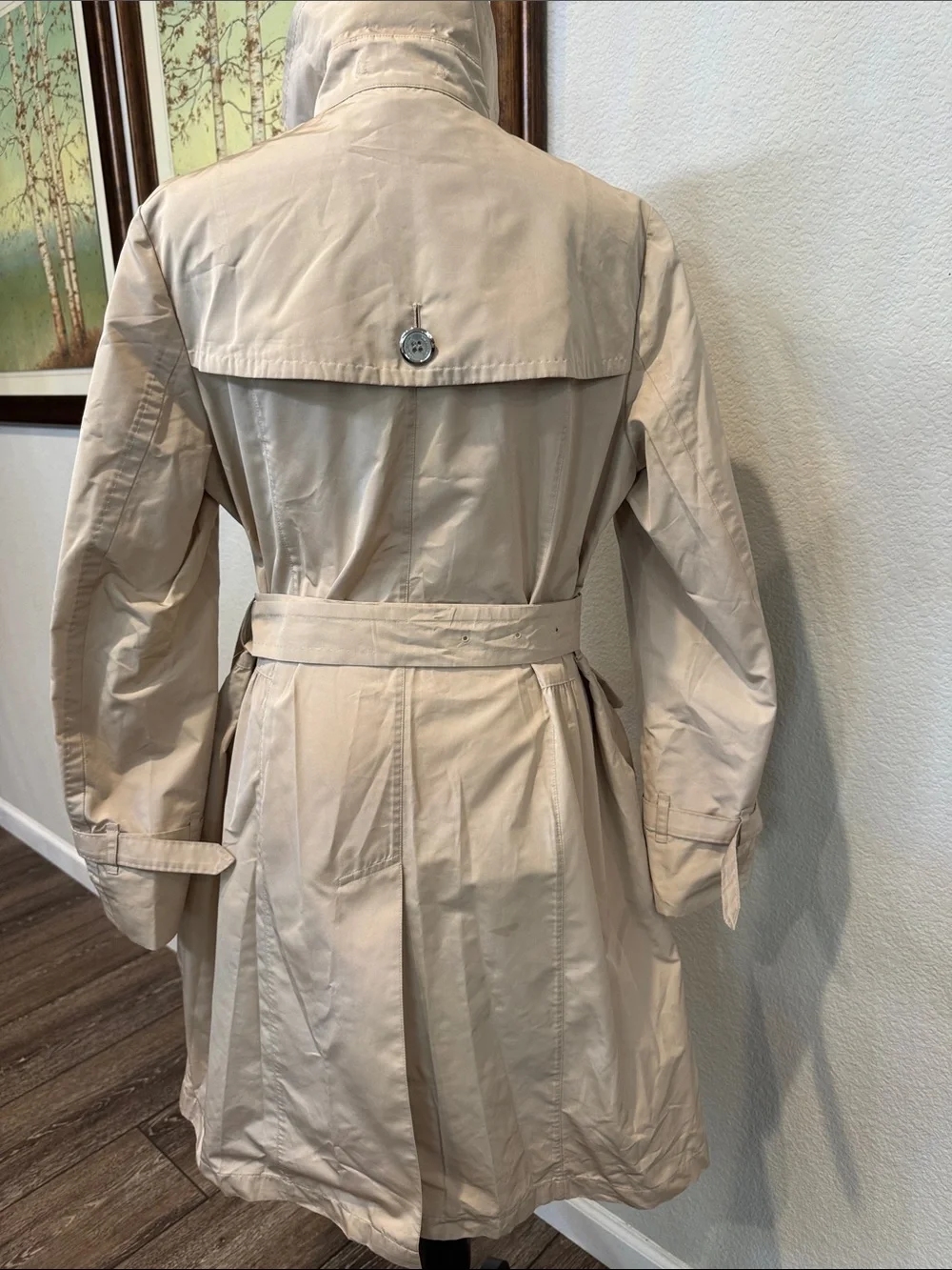 Authentic Burberry Beige Women's Trench Coat with Belt - Picture 4 of 15